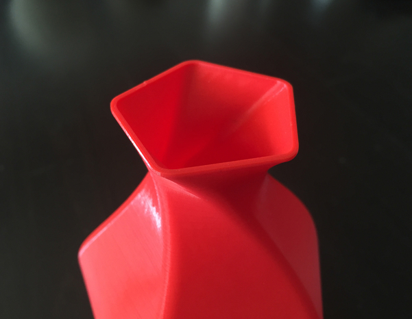 五角扭曲花瓶3D打印模型