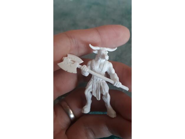 用斧子的牛头人手办3D打印模型