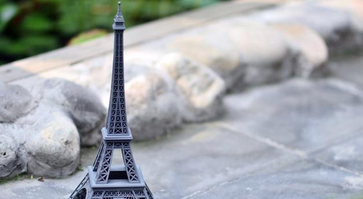 埃菲尔铁塔-站在铁塔顶端，眺望巴黎浪漫