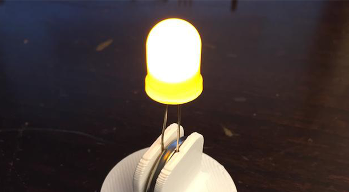 DIY小台灯-一颗纽扣电池 一个小灯泡 一台打印机就能DIY一个小台灯