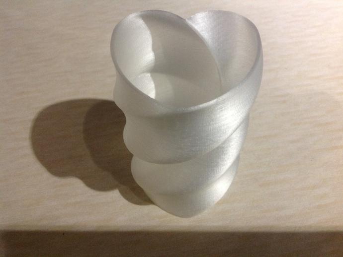 扭曲心形花瓶3D打印模型