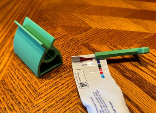 简陋又好用的挤牙膏器及牙膏立架3D打印模型